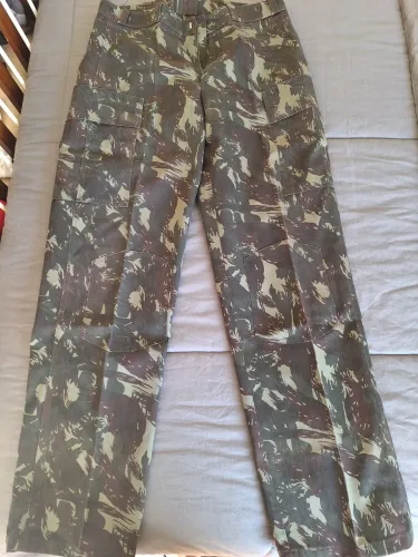 Calça camuflada