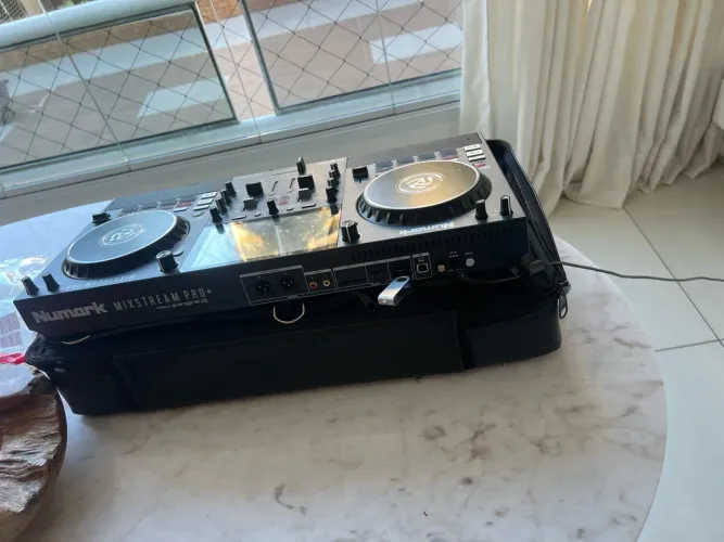 Mesa de dj numark mixtrean pro