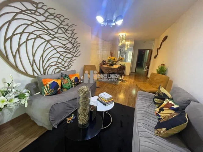 Apartamento à Venda com Varandão, 2 quartos, junto a Uruguai com direito a laje - Tijuca -