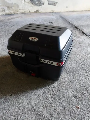 Baú de moto capacidade 28L