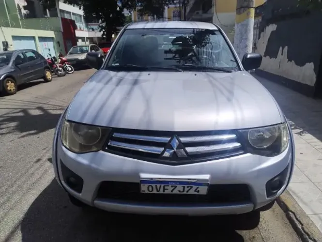 Mitsubishi L200 Triton GL 3.2 CD TB Int. Dies. Mec. 2013