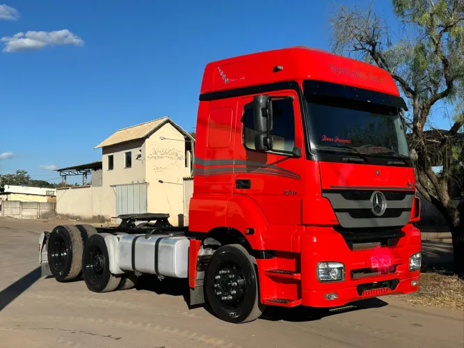 Vendo Axo 2544 ano 2012 6x2 sem Arla caminhão muito novo rodava no baú