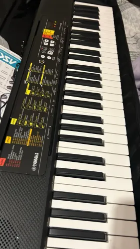 Teclado Yamaha PSR-F52 - Semi novo (sem uso)