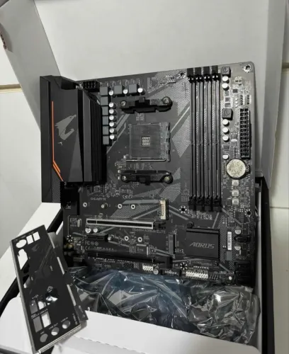 Placa mãe Aorus Elite B550m AMD AM4