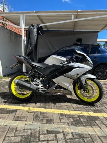 YAMAHA R15 2024