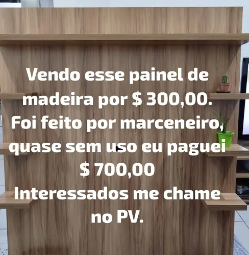 Painel de madeira feito por marceneiro.