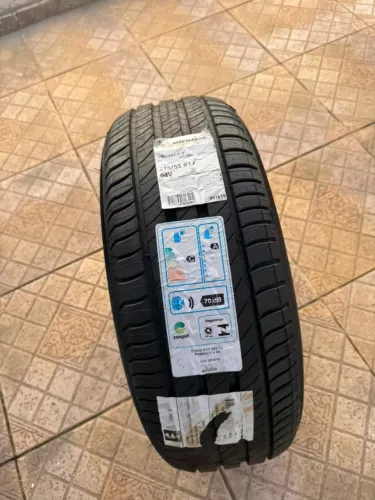 Pneu Michelin Primacy 4 - 215/55 R17 (Novo)