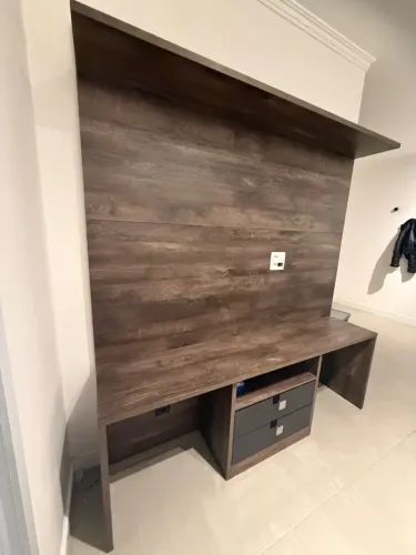 Painel para TV com Rack em MDF - Excelente Estado | Amplo e Moderno