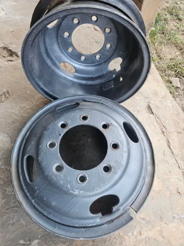 Roda de Ferro 17,5 com 8 furos do micro ônibus A6 e f4000.