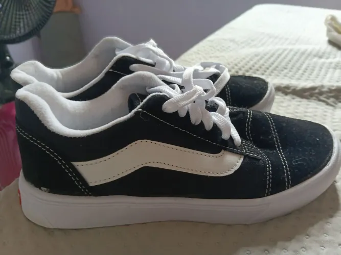Tênis Preto e Branco em Perfeito Estado