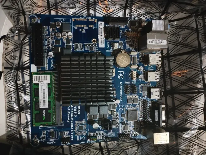 Placa mãe Celeron com 4GB DE RAM