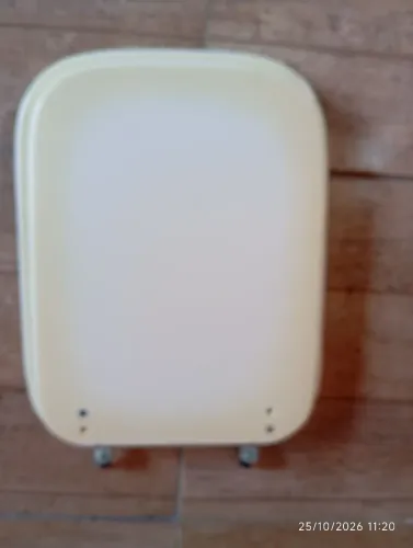 Assento sanitário em acrílico. Top.