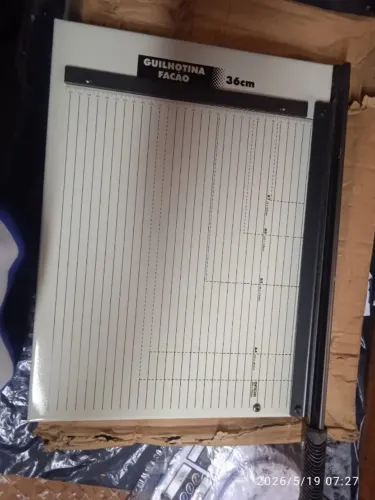 vendo uma encadernadora e uma guilhotina valor 300,00 as duas.
