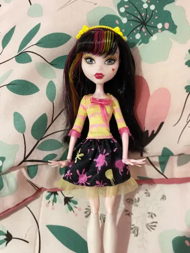 Monster High Draculaura Art Class