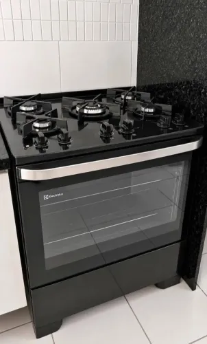 Fogão Electrolux 5 bocas com mesa de vidro preto - Excelente estado