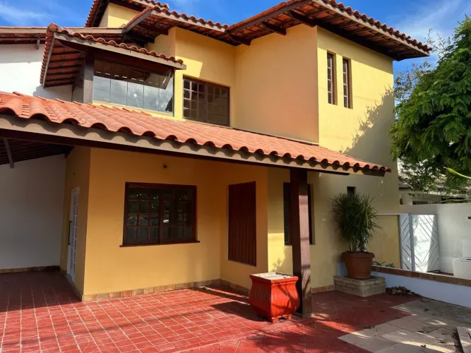 Flora Ville - Lauro de Freitas, 5 Suítes, 314m² Construídos, Área Gourmet e Privacidade.