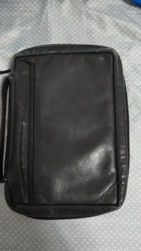 Bolsa em couro protetora para livros e Bíblia media