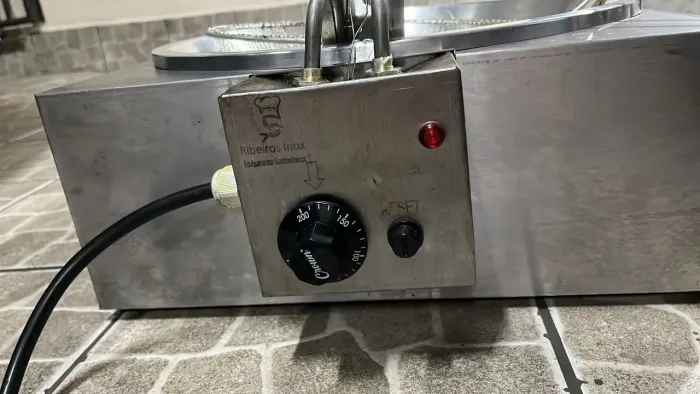 Fritadeira elétrica 220w e 110w