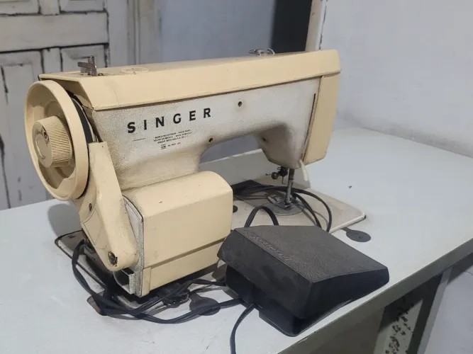 Máquina de costurar(reta, zigzag)