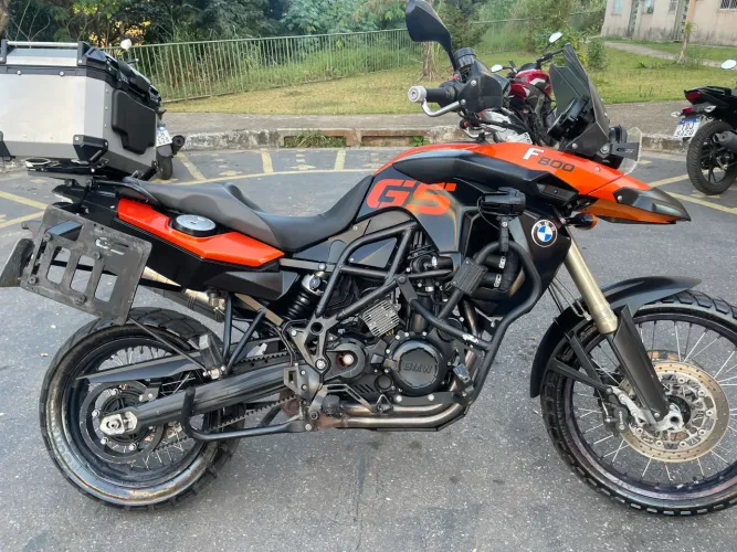 VENDO OU TROCO POR MOTO MENOR F800 EXTREMAMENTE NOVA