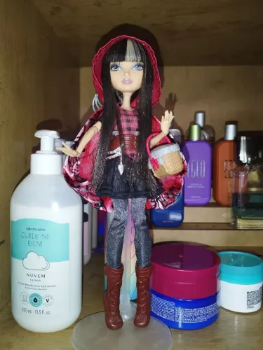 Boneca cerise hood<br>Bo205+ super frete avaria na alça que segura a capa dela