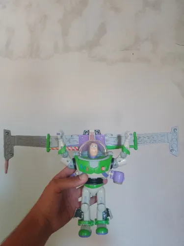 Boneco Buzz Lightyear edição limitada