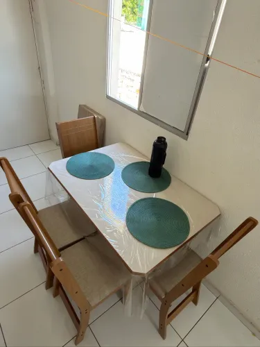 Vende-se mesa de jantar