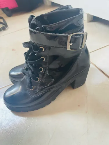 Vendo bota coturno