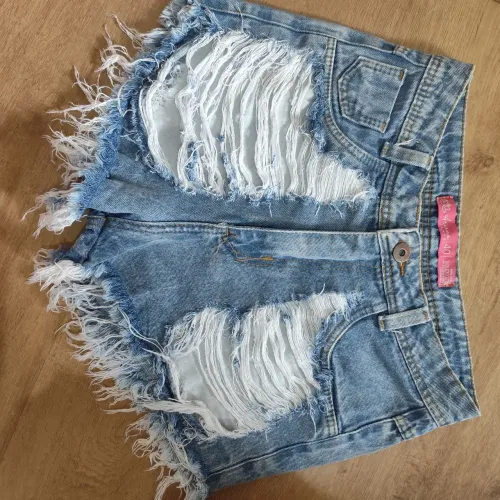Short Jeans Feminino Destroyed Rasgado Barra Desfiada Tam 40 Ariene