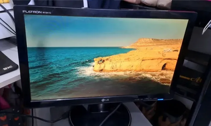 Monitor LG 20"