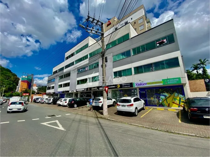 Excelente sala comercial em ótima localização