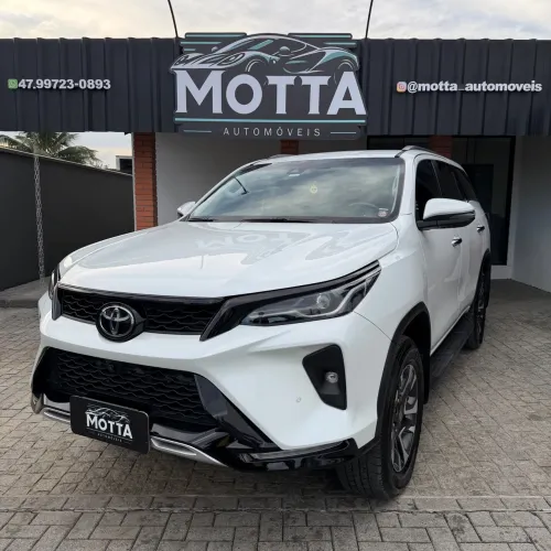 Toyota Hilux SW4 SRX Plat. 4X4 2.8 TB Die. Aut. 2024