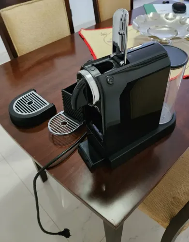 * Cafeteira Nespresso Inissia D40 Preta (Para Aproveitar Peças)