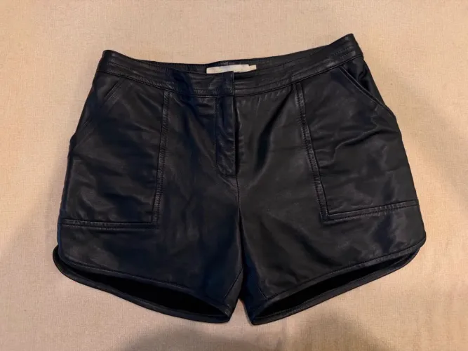 Short de Couro Cris Barros