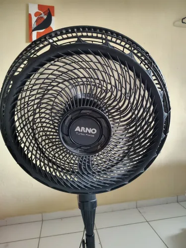 Ventilador Arno. Com culuna. R$250,00