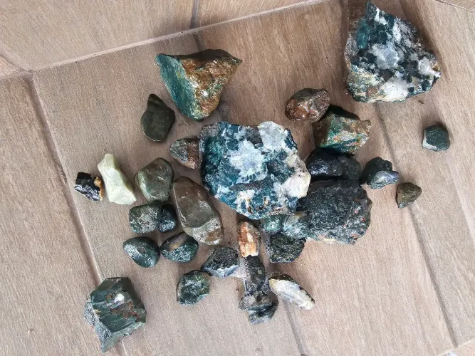 Lote Premium de Jaspe Verde com Inclusões Cristalinas - Raridades Naturais