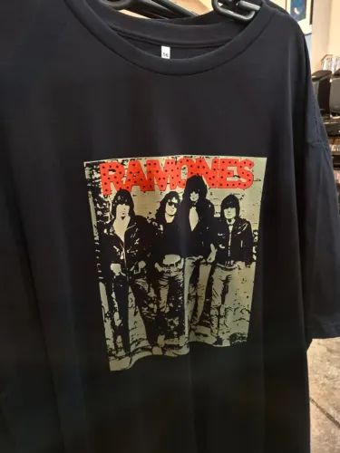 camisetas Ramones, Foo fighters, nirvana, metallica, motor head, black sabbath