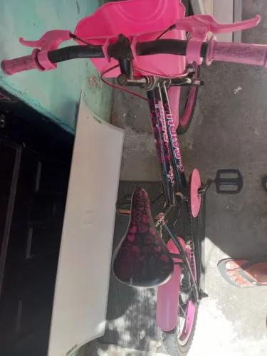 Vendo uma bicicleta para menina de 7 A 9 anos o valor da bicicleta r$ 150