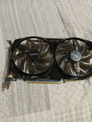 Placa de Vídeo Gigabyte Radeon HD 7850 2GB GDDR5 Windforce OC