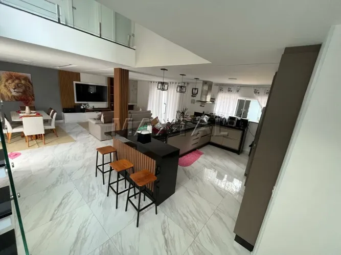 Casa em Condomínio , Mairiporã de 1,160m² , 5 dormitórios sendo 1 suíte , 5 banheiros ,12