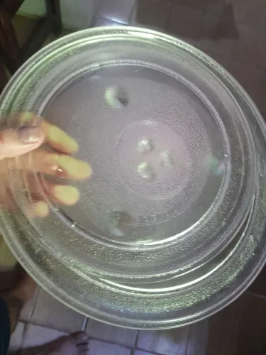 Pratos de micro-ondas um grade e um menor