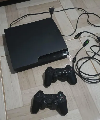 Ps3 com 2 controles