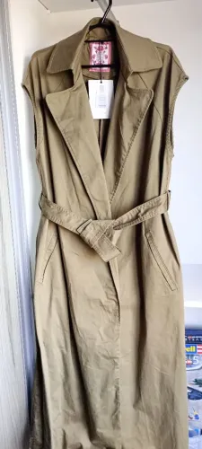 Casaco Colcci verão sem mangas e fecho cor caqui Tam.P