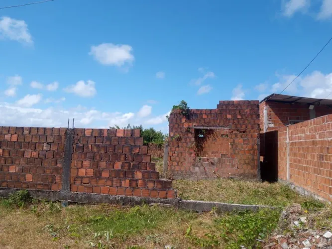 Vendo terreno com casa faltando terminar barato com urgência 35 mil