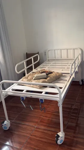 Vendo cama hospitalar nova e colchão pneumático anti escaras com motor,