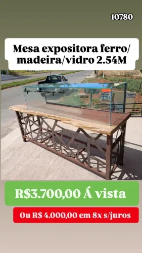 MESA EXPOSITORA VIDRO, MADEIRA E FERRO USADA
