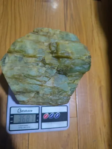 Pedra Gigante de Água Marinha com quase 3,700kg para colecionadores e aficionados!