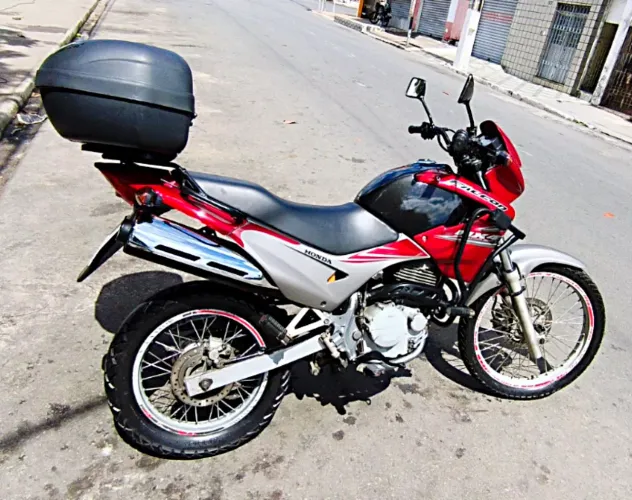 NV Falcon 400 CC Vermelha