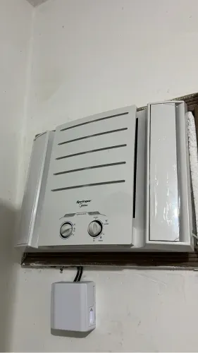 Ar Condicionado de Janela Midea 7500 BTUs **NA GARANTIA AINDA *** Frio Branco 110V