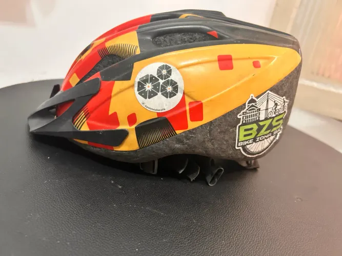 Capacete de Bicicleta Ajustável 53-59 cm - Leve, Ventilado e em Bom Estado